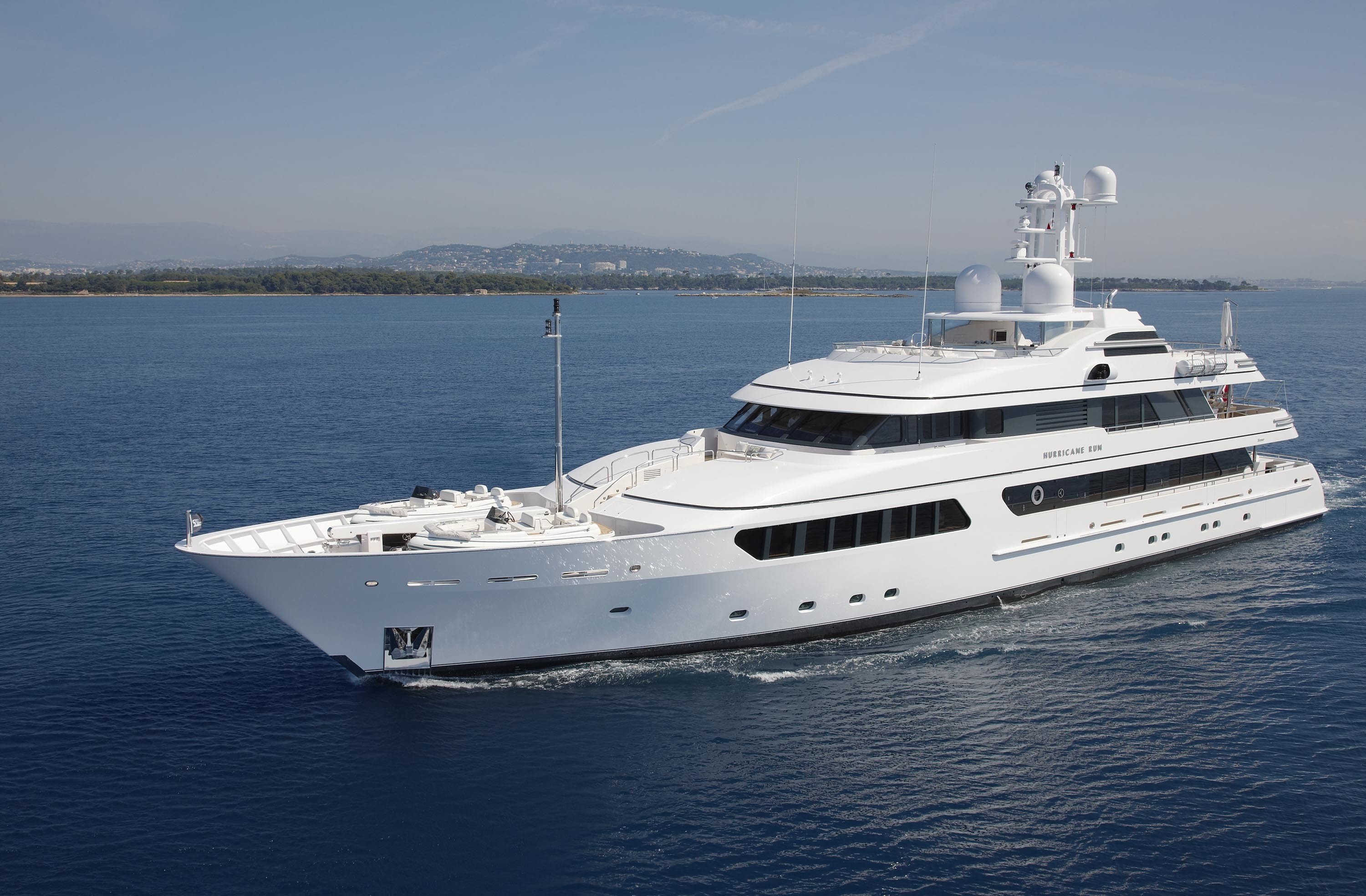 Yacht HURRICANE RUN, Feadship | CHARTERWORLD Luxury Superyacht Charters